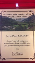 Dernek Başkanımızın Kaymakamımız Ömer Karaman`a vermiş olduğu plaket